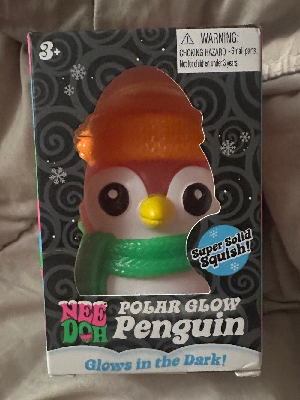 NeeDoh Polar Glow Penguin - Green Scarf, Orange Hat